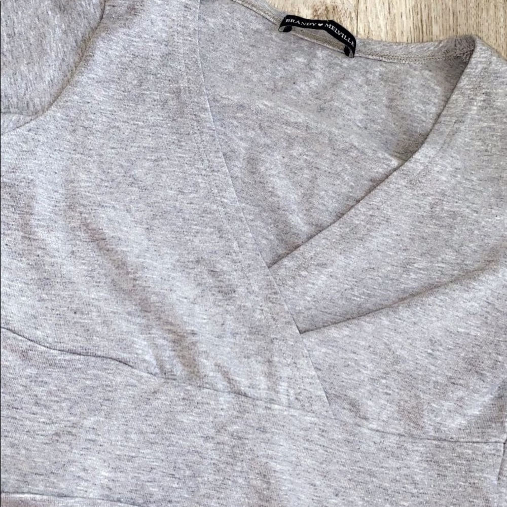 SUPER CUTE GREY BRANDY MELVILLE/ J GALT AMARA TOP!